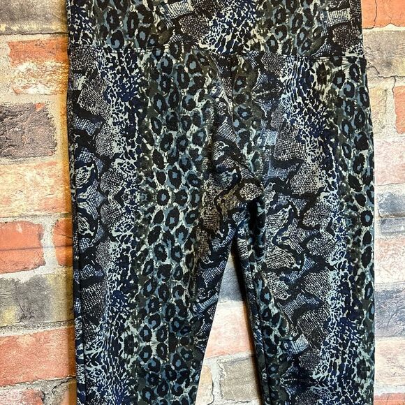 5 for $25🔥XS Cheetah Print Multi-Color Leggings - Picture 3 of 7